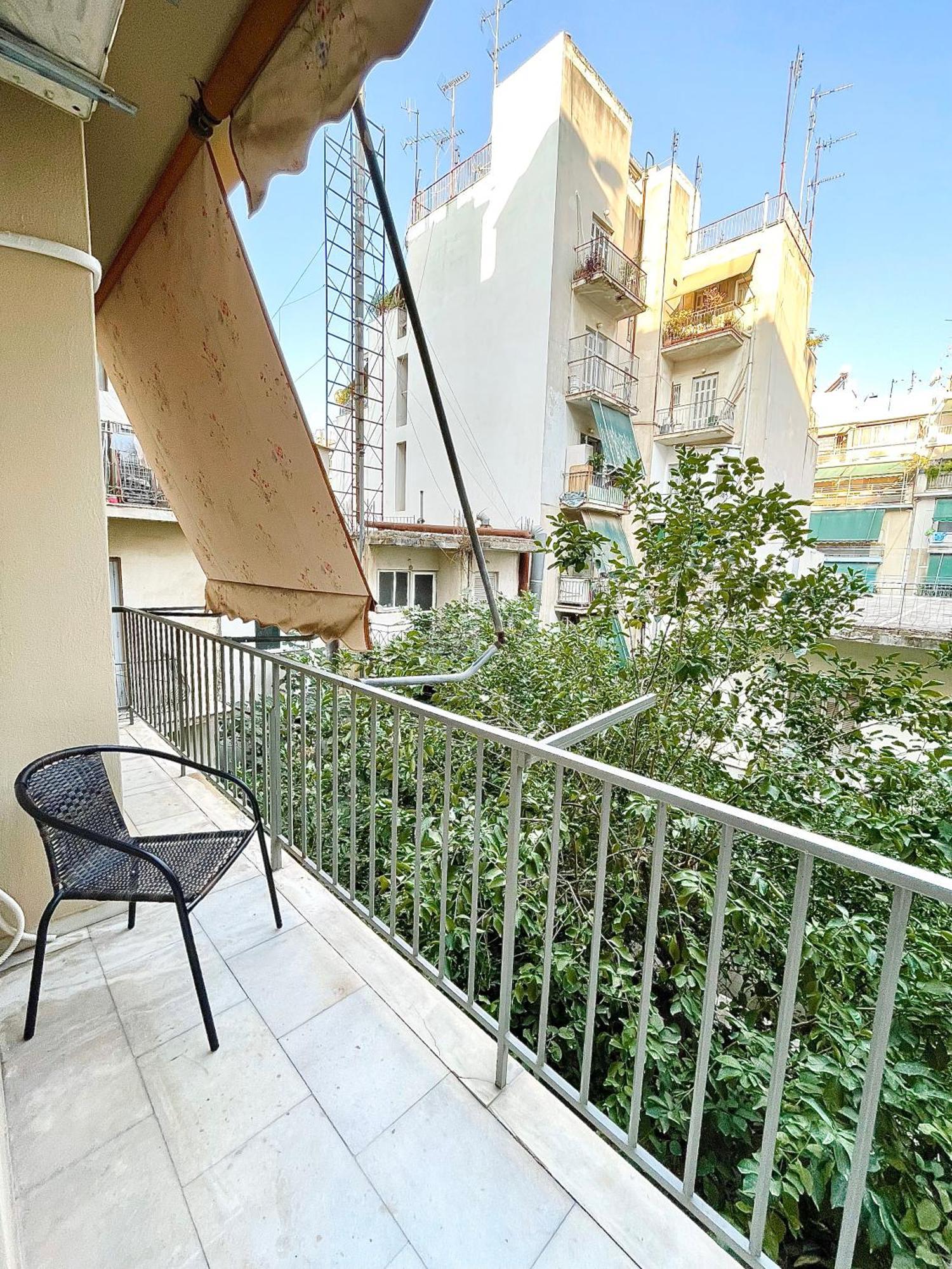 Comfy And Spacious Two Bedroom Apartment With Balcony Атина Екстериор снимка