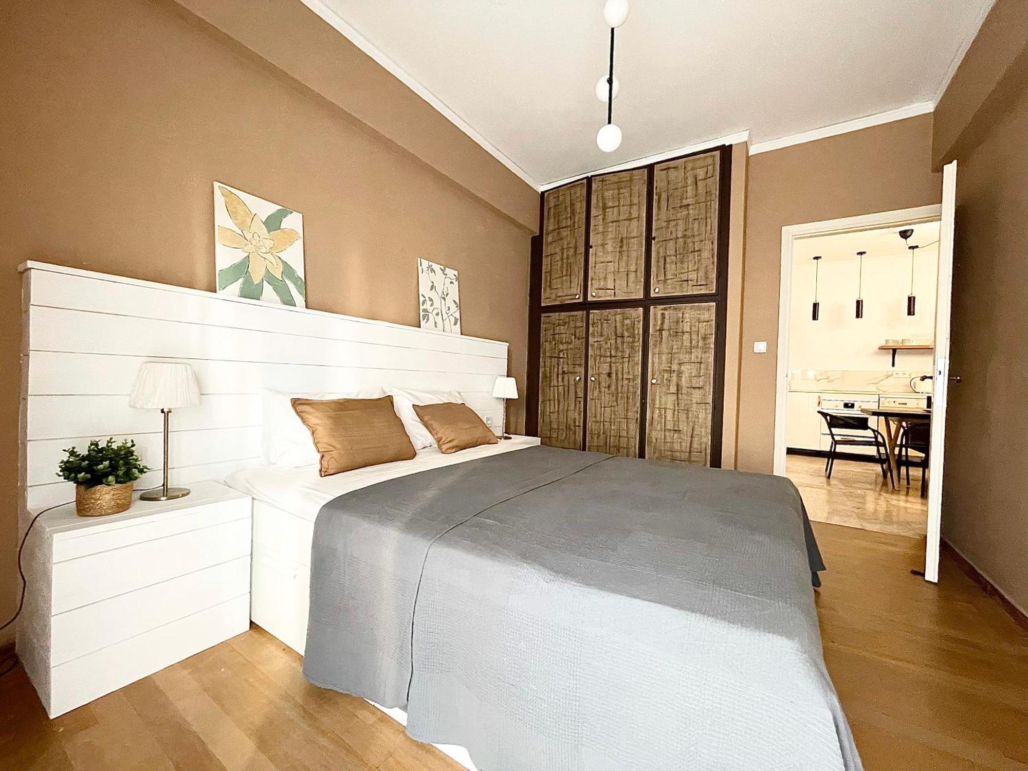Comfy And Spacious Two Bedroom Apartment With Balcony Атина Екстериор снимка