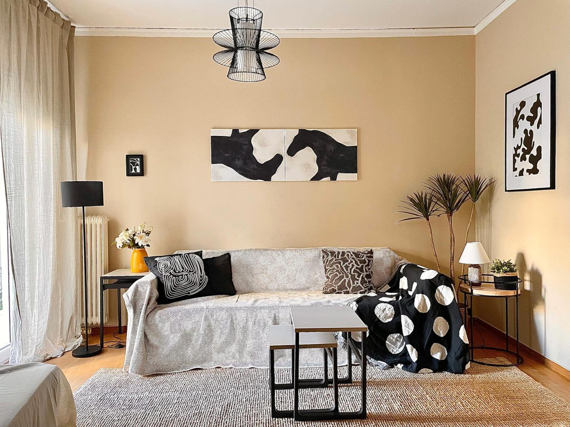 Comfy And Spacious Two Bedroom Apartment With Balcony Атина Екстериор снимка